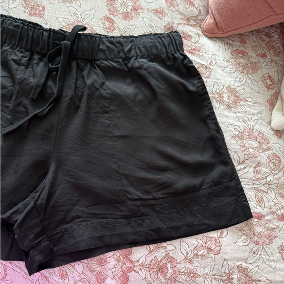 BLACK SHORTS - Picture 2 of 5